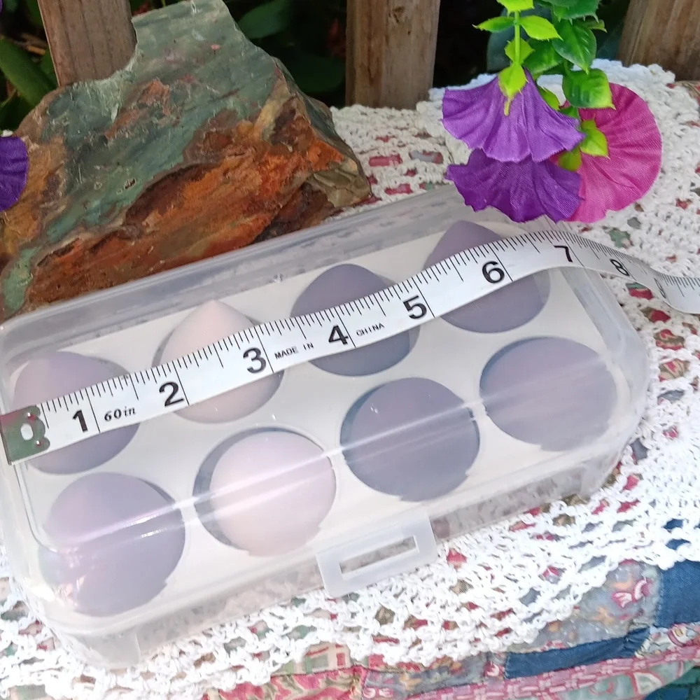 🆕️MAGIC PURPLE SET OF 8 MAKEUP SPONGES IN PLASTIC PROTECTIVE SNAP CASE